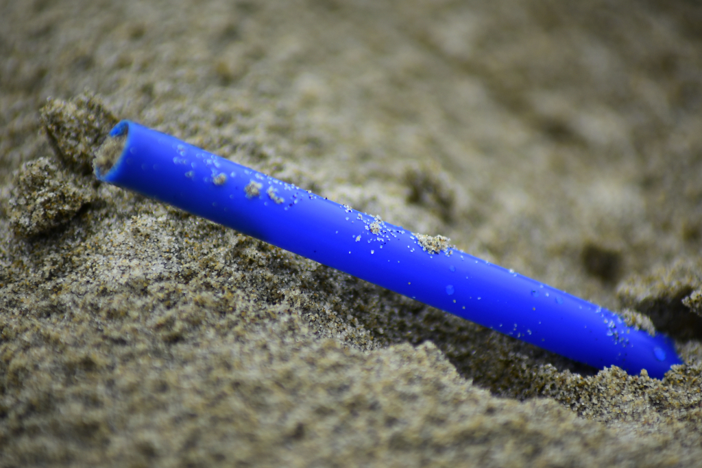 Single-use plastic straw. Image from Wikimedia Commons.